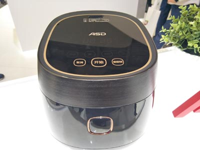 用针每天扎小人的照片_人均每天用油量(3)